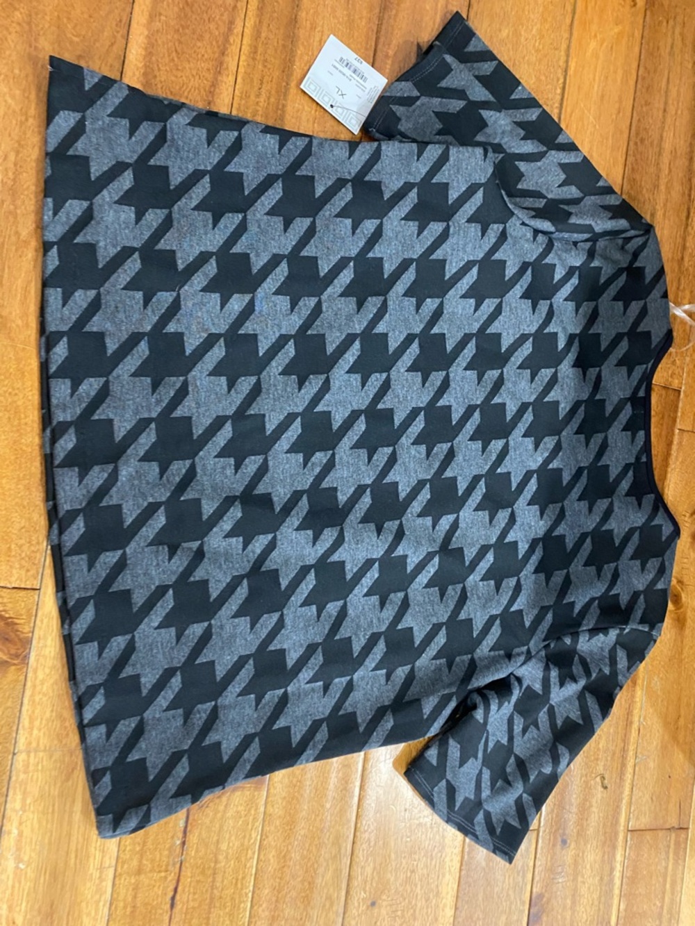 Liz Claiborne Black and Gray Houndstooth Short Sleeve Top - Picture 6 of 7
